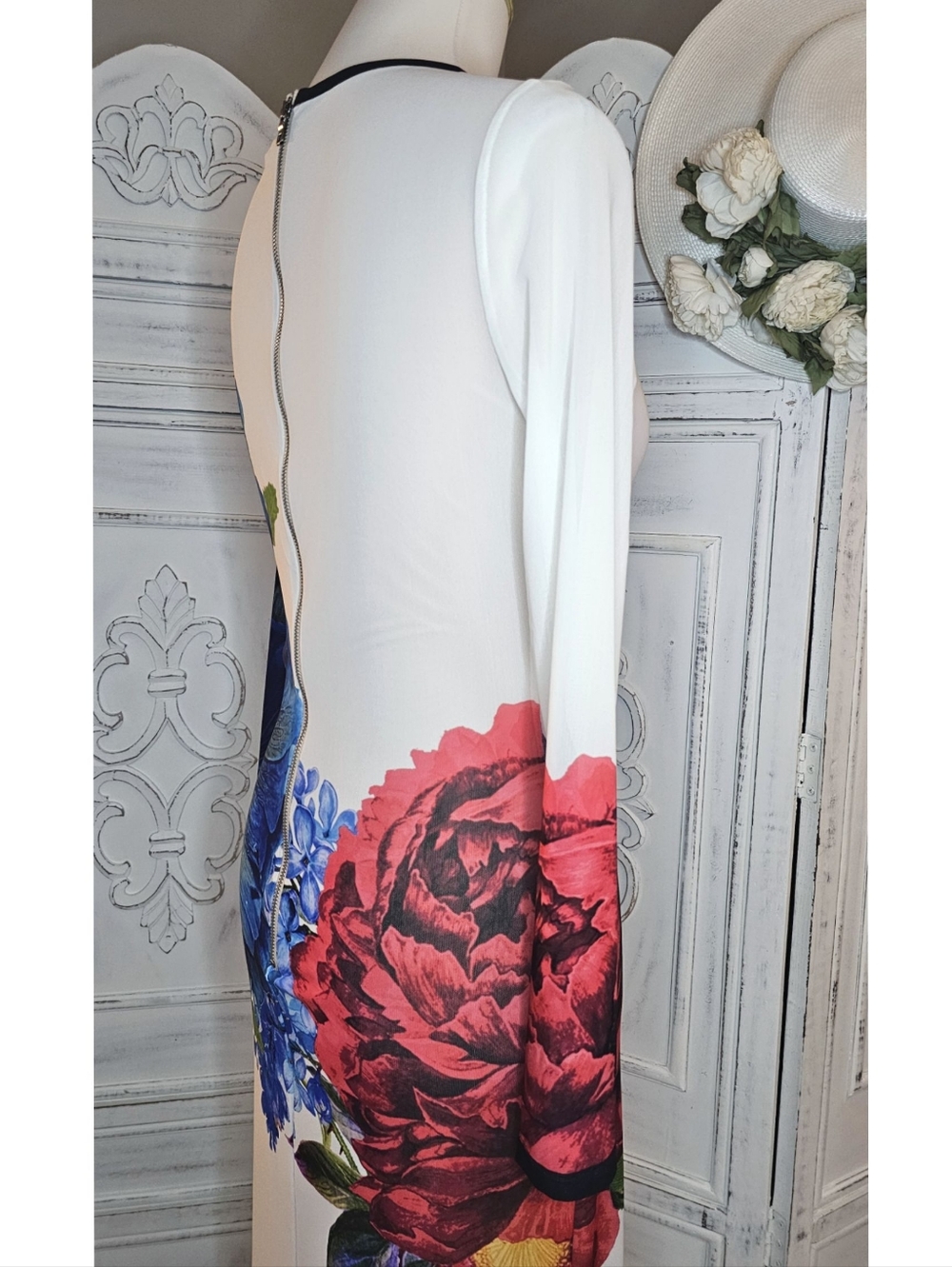 Alice + Olivia Delora Bold Blooms Floral Long Sleeve Maxi Dress - Picture 9 of 13
